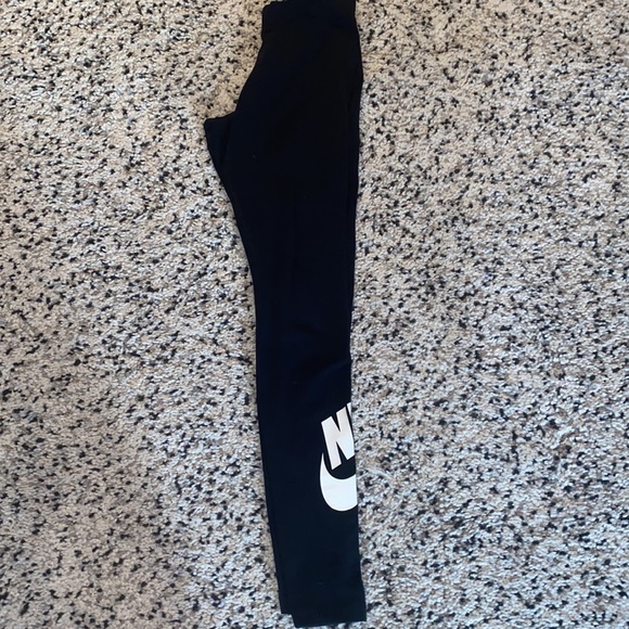 NIKE Black Sportswear Essential Leggings XS - Picture 5 of 6